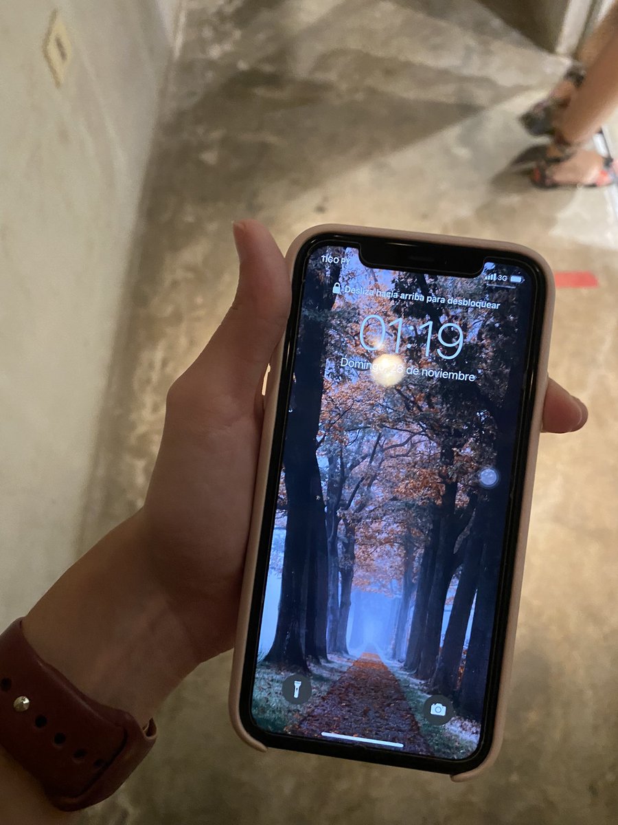 florenciacgm's tweet photo. Encontré un celular en sacramento. Quiero llegar a la dueña https://t.co/LVVqwiIQdW