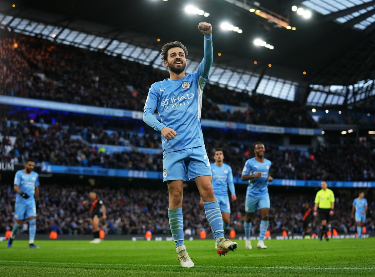 premierleague's tweet photo. 🔝 Bernardo Silva is Man City’s highest goalscorer in the #PL this season 

The Portuguese is looking to score in three consecutive League matches for the very first time with the Citizens 🇵🇹 🔵

@ManCity | #MCIWHU https://t.co/bT4RBArIMX