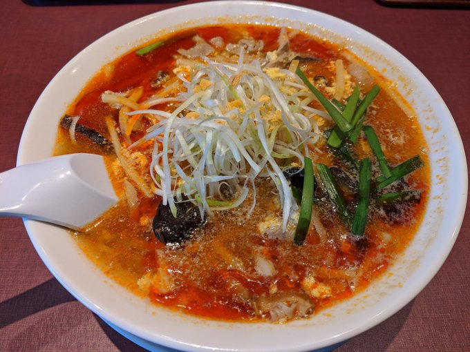 寒くなってきたので辛いラーメン食べに来ました😋 