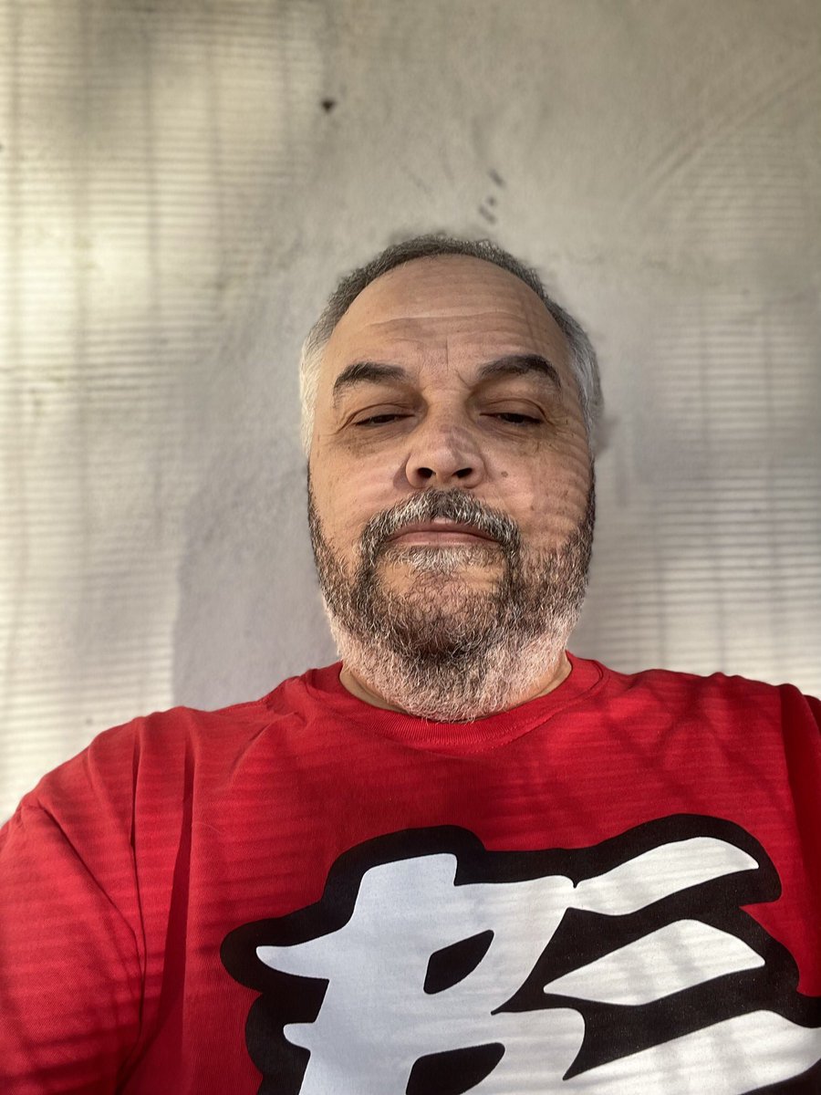 Portuguesguy's tweet photo. It’s been a long day, feeling tired AF😔. I need 🤗
#Tired #tomuchwork https://t.co/qqGbSaTyin