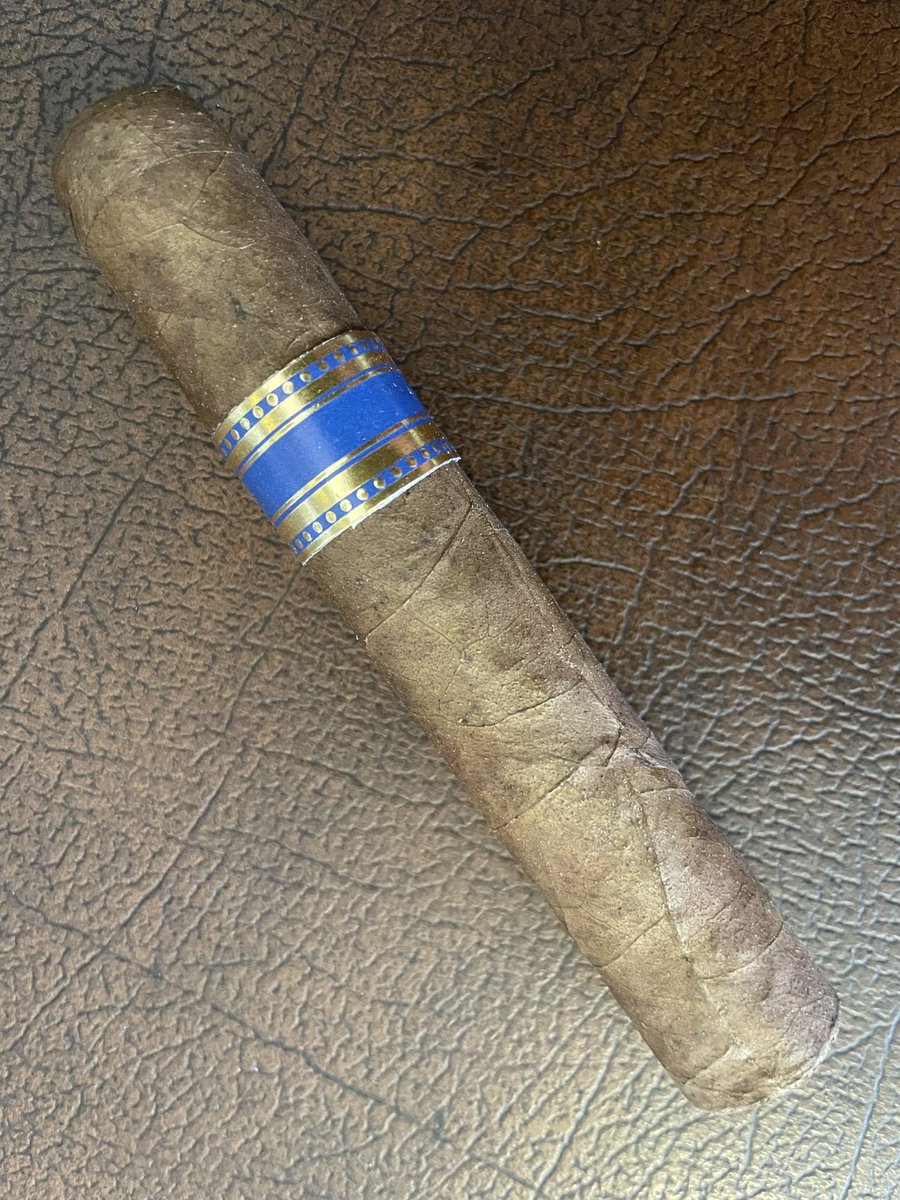 perfect_draw's tweet photo. Whelp, just spilt water on my keyboard… sooo breaktime.

Japlapa seco, criollo 98. From the @RojasCigars cigar specialist #1 box via @privadacigar 

I added a pile of cigars from the volume to my humidor and everything is still acclimating.

#cigar #nowsmoking https://t.co/r0PuucZZho
