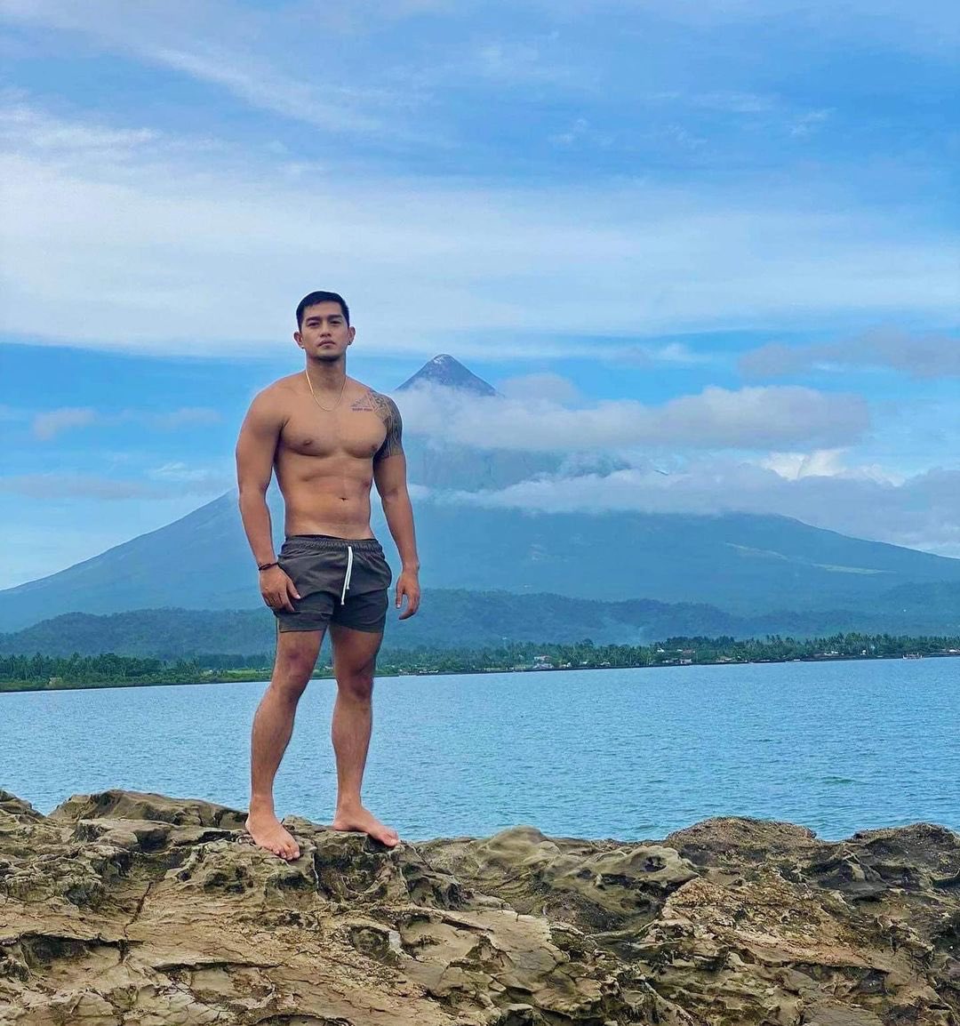 maledemograpix's tweet photo. View
From
The
Top
๐ ๐ค ๐ค
#MostHandsomeMen #HouseOfMen
#RandomHottie #RichardPangilinan
๐ท ig : @chardpogi https://t.co/MV3W4ZKuoD