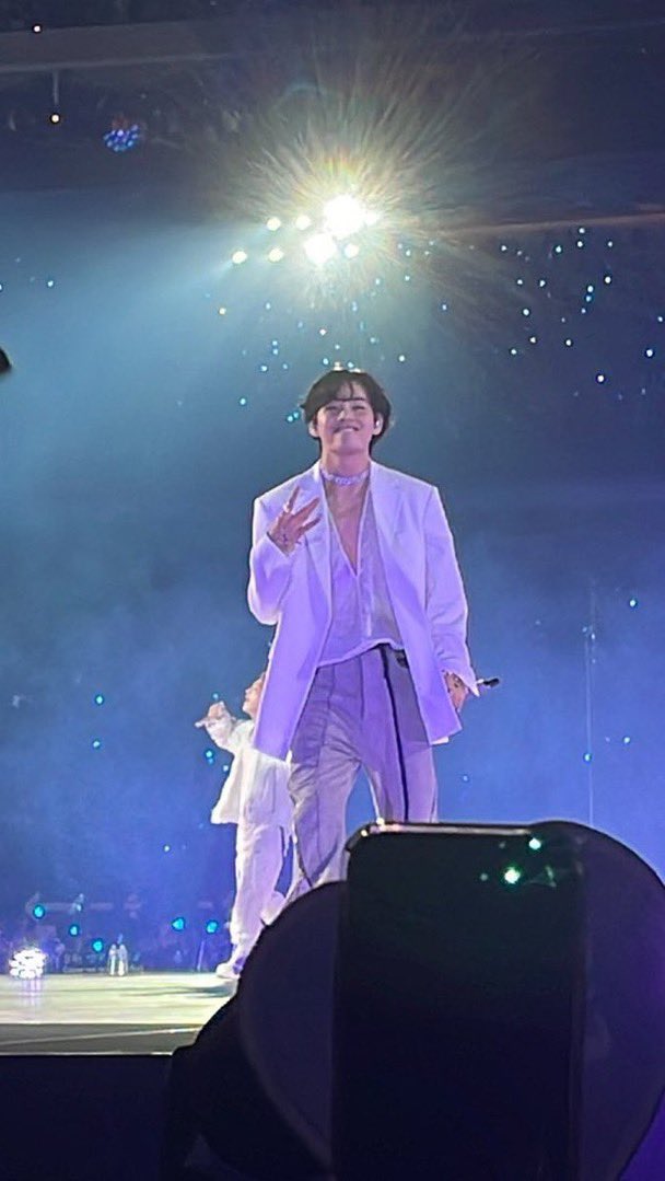 UFlxxx's tweet photo. …АДДАДСДСЖЧЖЫ ЭТО ЧТО ТАКОЕ ААААААВ #BTSCONCERT https://t.co/P6VKJuZXjA