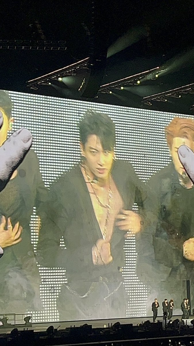 Hoseokie1306's tweet photo. ME LES VOY GENTE!! AJJEJSKJDX 🔥

@BTS_twt #방탄소년단 #BTS #BTSARMY #BTSinLA #BTSCONCERT #PTD_ON_STAGE_LA #Stage_For_ARMY https://t.co/9AnUtC5N2a