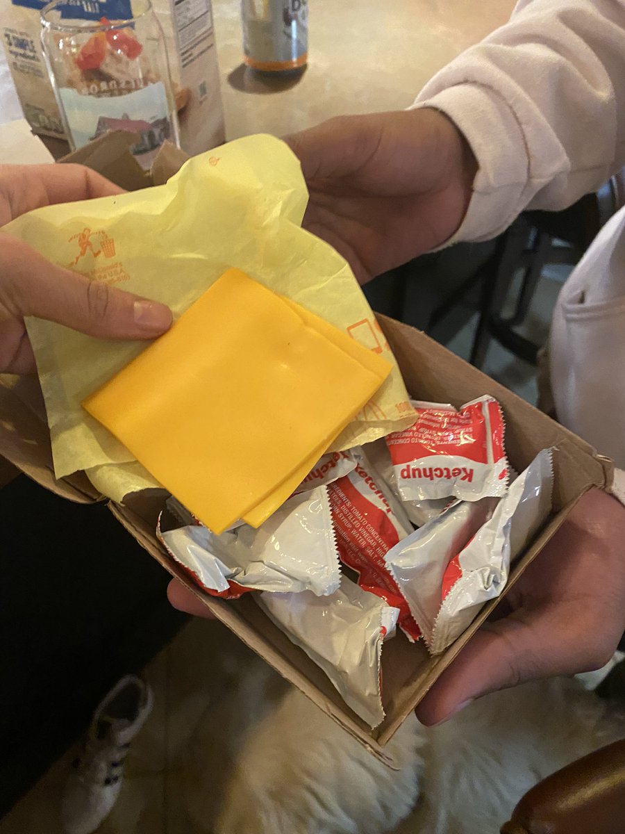kiytn2's tweet photo. I opened my quarter pounder and started crying immediately. @McDonalds what is this?!!! 😭😭😭 https://t.co/uayYxLF0fP