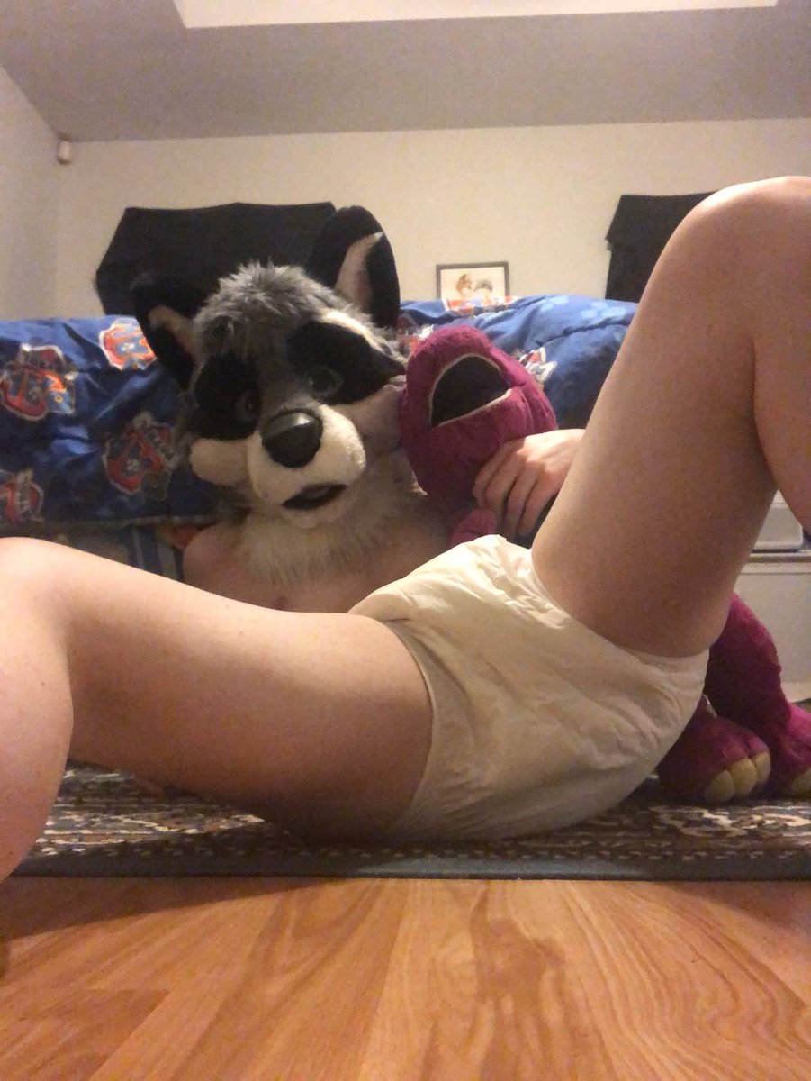 BootyDiezel's tweet photo. @crinklecoonie Look at him with his diaper booty. https://t.co/LXGaIGuqA4