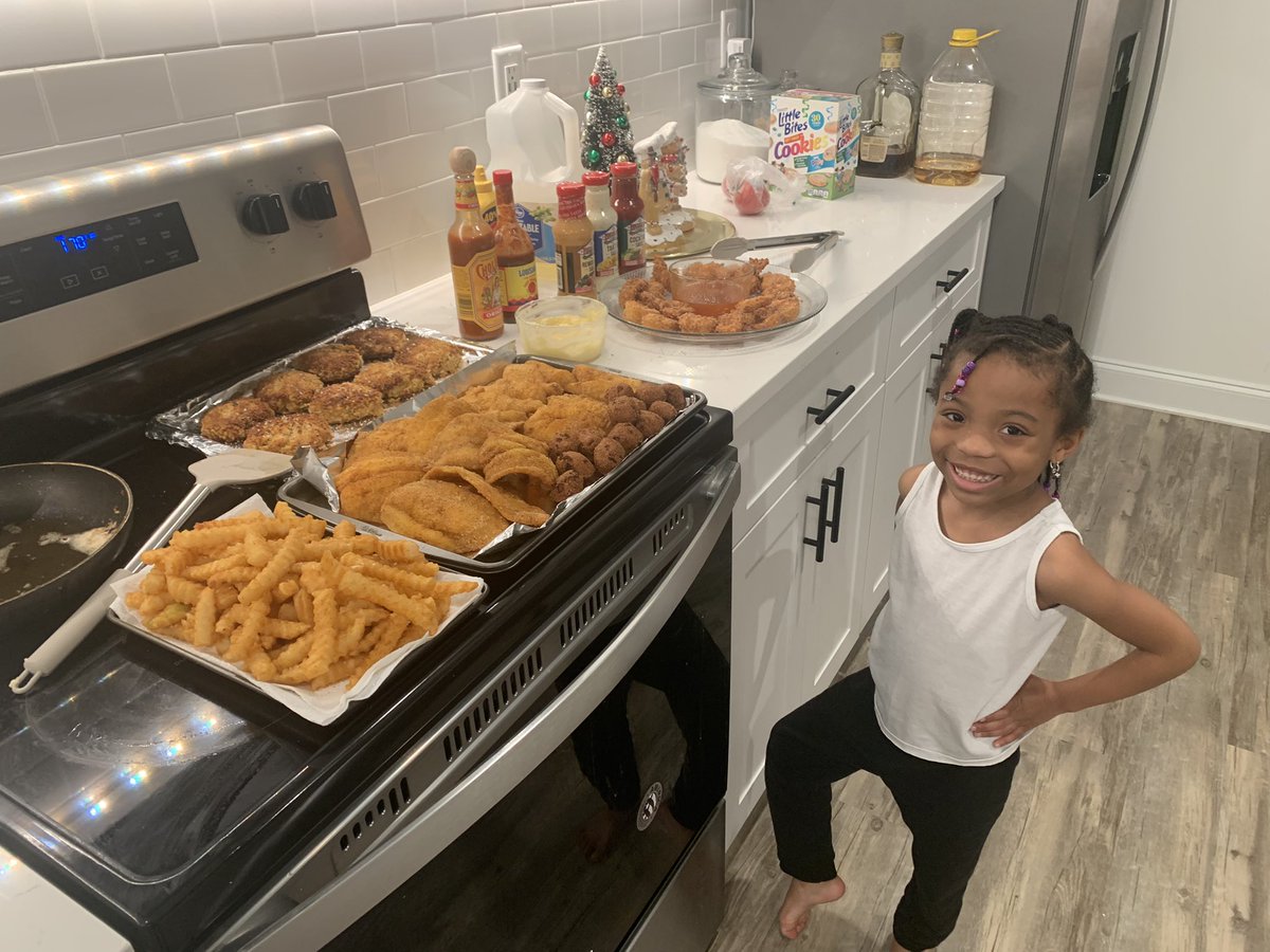 SaniNoChaser's tweet photo. Miss Roux helpin her mama in the kitchen . https://t.co/9D0leeI62L