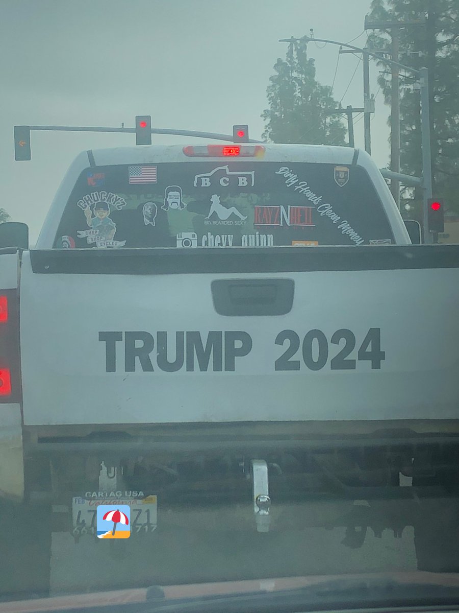 BigRedWaveNow2's tweet photo. I need to go to the #CarWash! #MyView from #MyTown! #Hohoho #SCOTUS #PresidentT #Trump2020 #Trump2024 #NoFilter #DirtyWindShield #Bakersfield @realDonaldTrump @DanScavino @GOPLeader @EricTrump @DonaldJTrumpJr https://t.co/lGSbrNkbvz