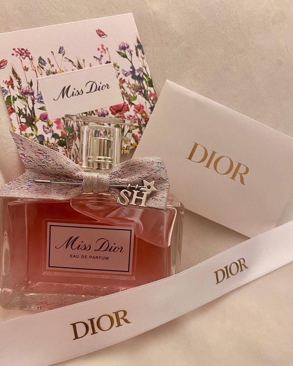 [#시현] Thanks Dior🖤
제 이니셜이 담긴 예쁜향수를 선물받았어요
#Dior #DiorBeauty 
#미스디올오드퍼퓸