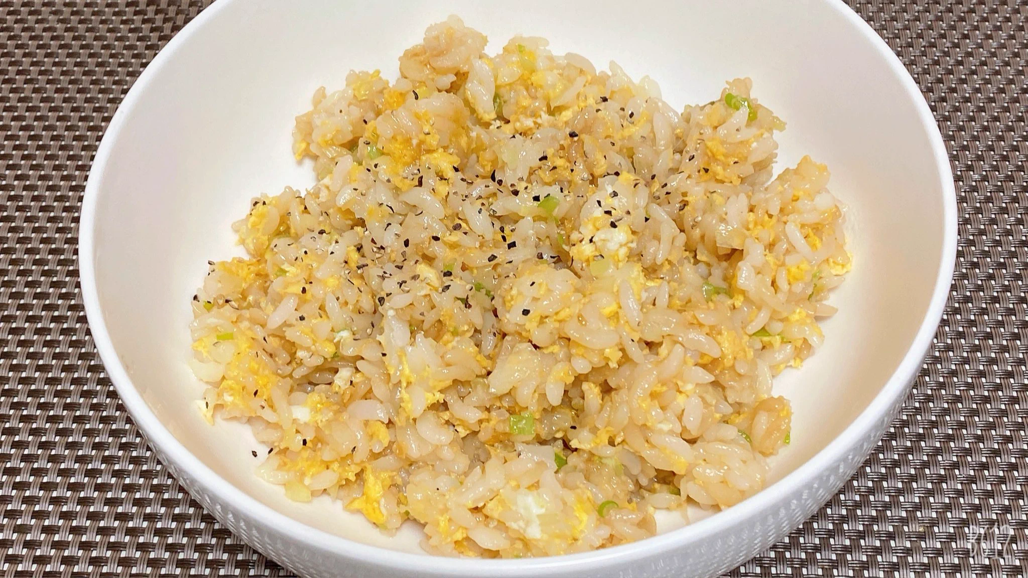 お昼ごはん
やみつきチャーハン
レンジで簡単にできました😋  