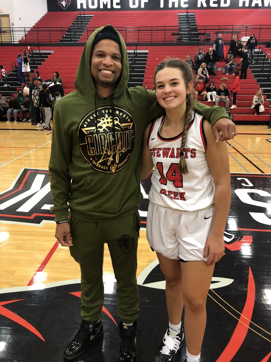 TbWbasketball1's tweet photo. Last 2 days we’ve celebrated Don Henegar life through the game of b ball which he loved! TBW ‘23 @HenegarMegan doing her dad proud! Don forever in our ❤️’s! https://t.co/M4OIInqYKU