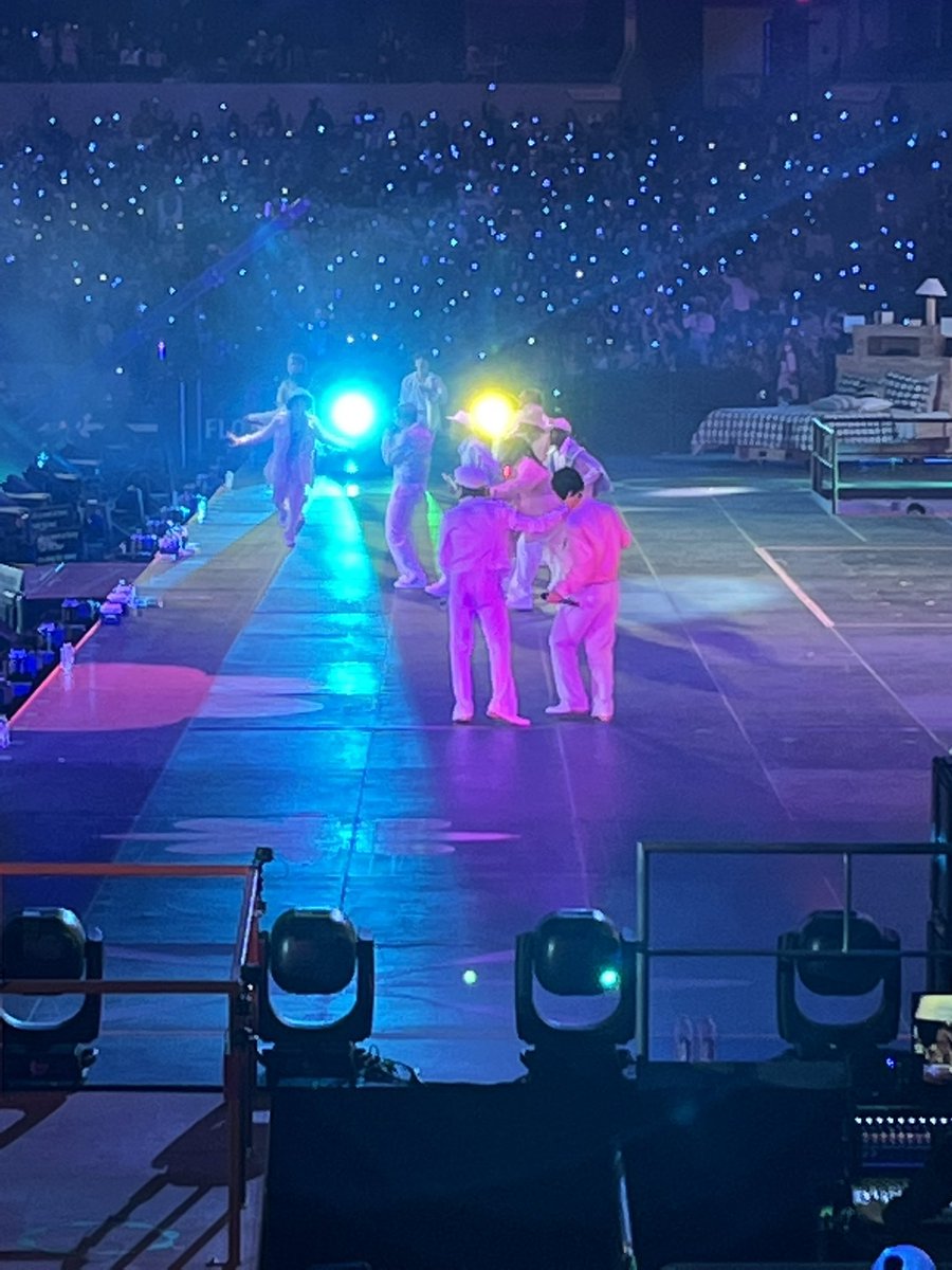 minimincheeki's tweet photo. VMIN DISKSJS https://t.co/Sl9CxVRroj