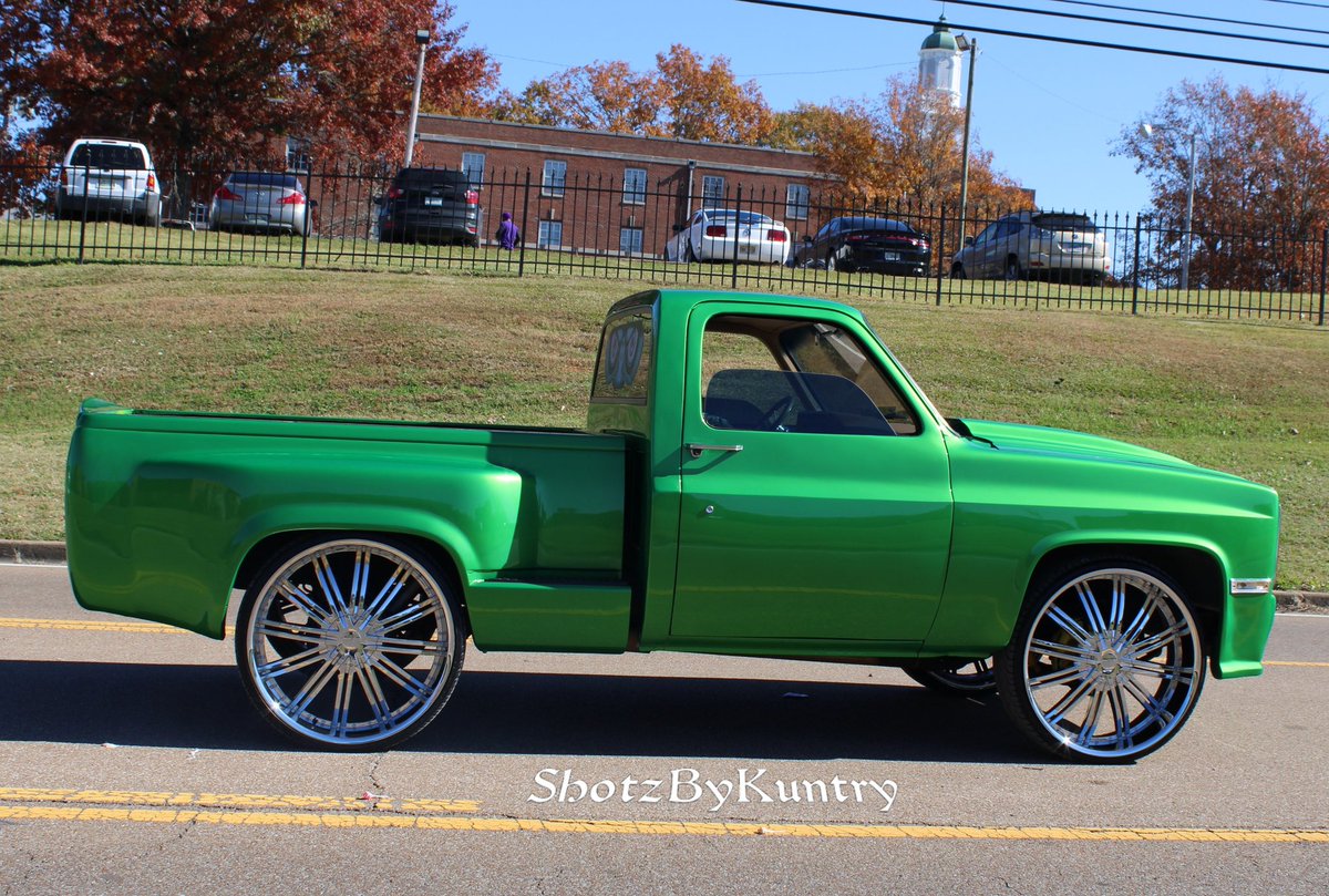 KuntryPicz's tweet photo. #rustcollegefoundersdayparade2021 #ShotzByKuntry #hollyspringsms #rustcollege #parade #cars #carphotography #carphotographer #customwheels #autophotography #wetpaint #rides #bigrims #carpornphotography #stuntseason #whipgame  #automobiles #outdoorphotography #outdoors #hotcars https://t.co/49nTfGxvFw