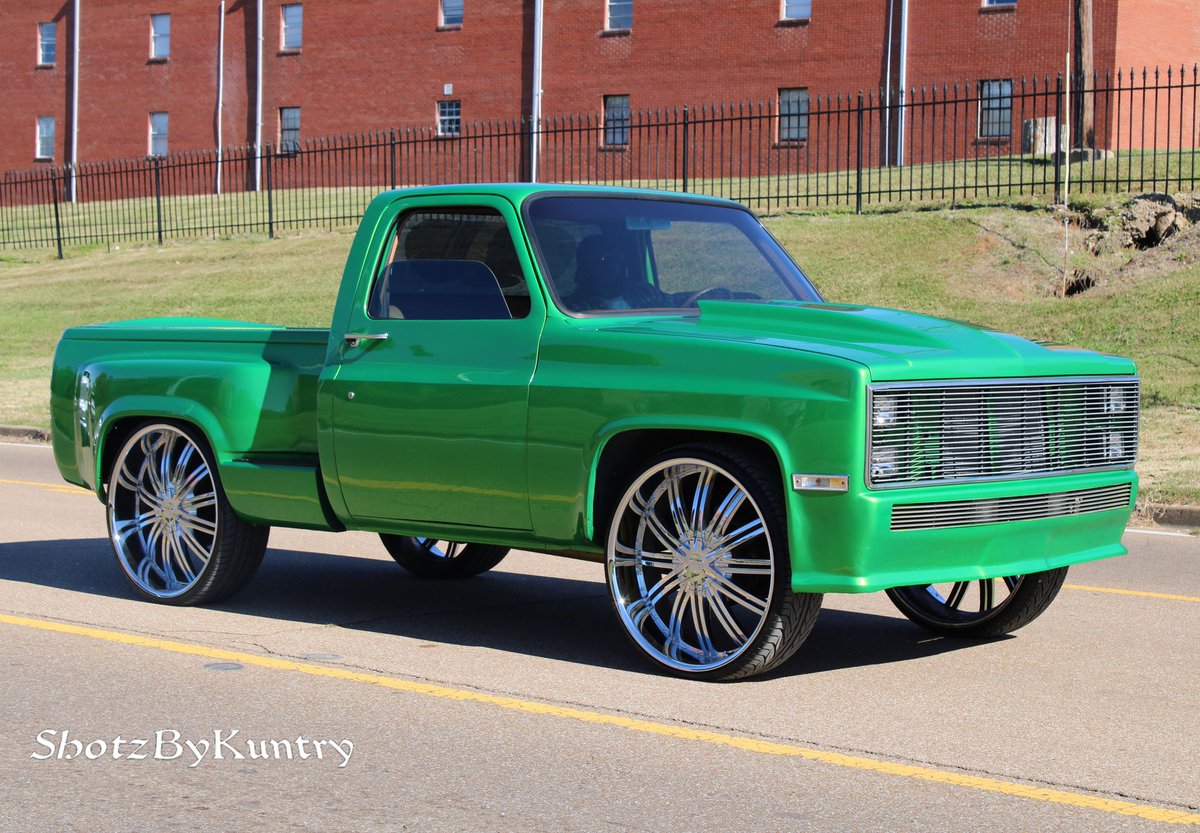 KuntryPicz's tweet photo. #rustcollegefoundersdayparade2021 #ShotzByKuntry #hollyspringsms #rustcollege #parade #cars #carphotography #carphotographer #customwheels #autophotography #wetpaint #rides #bigrims #carpornphotography #stuntseason #whipgame  #automobiles #outdoorphotography #outdoors #hotcars https://t.co/49nTfGxvFw
