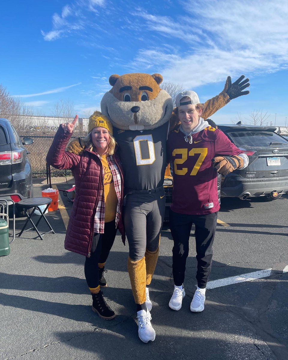 kelleyswalhof's tweet photo. #gophers #axe https://t.co/NyxG0yd6J5