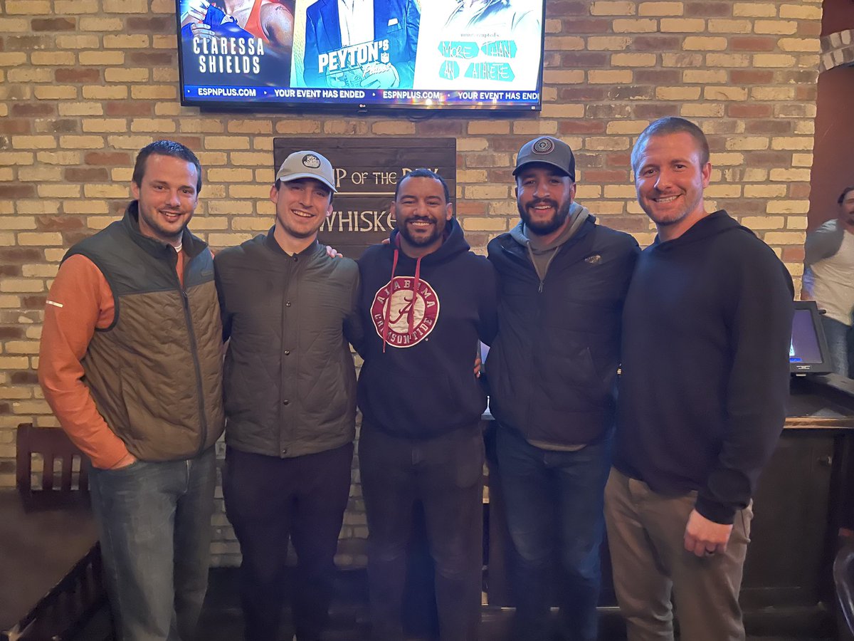 Lee_Taylor20's tweet photo. Out to dinner with the Quail’s (@Adam_Quail) and what a pleasant surprise to run into former rider players…Tyler Howard, Jeremiah Clark and Jordan Russell Johnson! #MissTheseGuys #NightComplete #RiderBasketball https://t.co/Rw3Ot0nbjC
