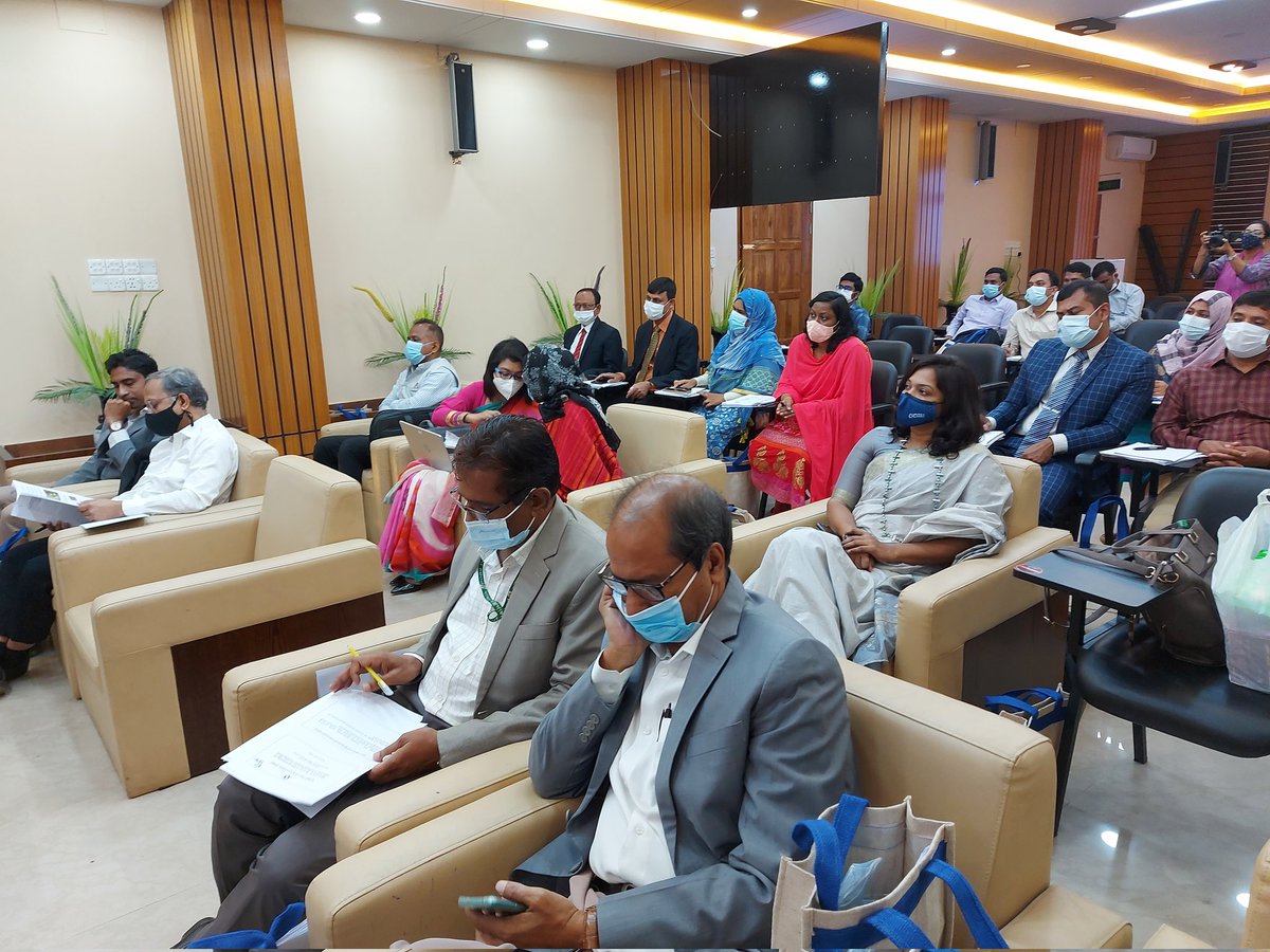 RVBhavani's tweet photo. Ministries of Food, Agri, Hlth&amp;FlyWelfare, Govt.of #Bangladesh, share the dias to highlight importance of #nutrition. Officers of #BIRTAN being oriented on #FoodNutritionSecurity policy frameworks, to in turn undertake training @ sub-national level, orgd by #FAOBangladesh &amp; #FPMU https://t.co/jaf9ZGgIrz