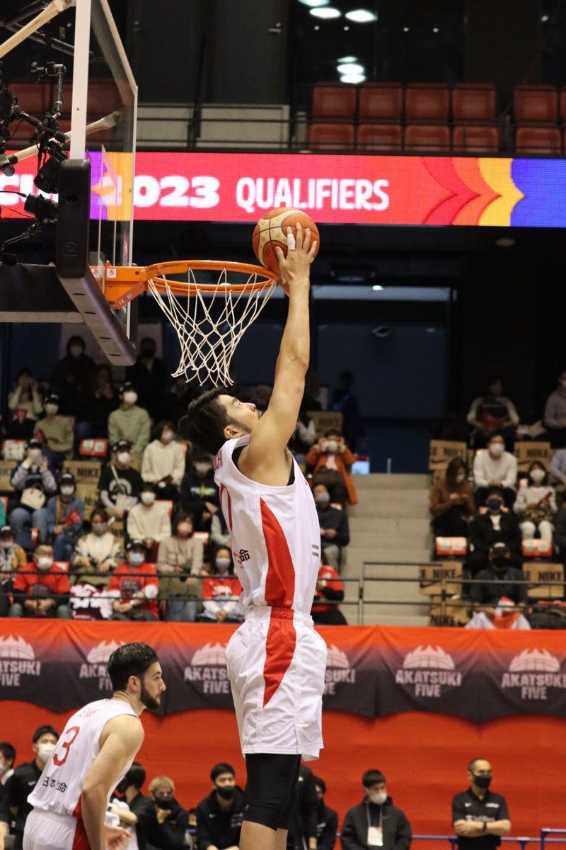 32Yukarikun's tweet photo. #日本代表戦
#vs中国
#竹内公輔
#アップ中
#BackDunk🏀 https://t.co/KDNGeZr070