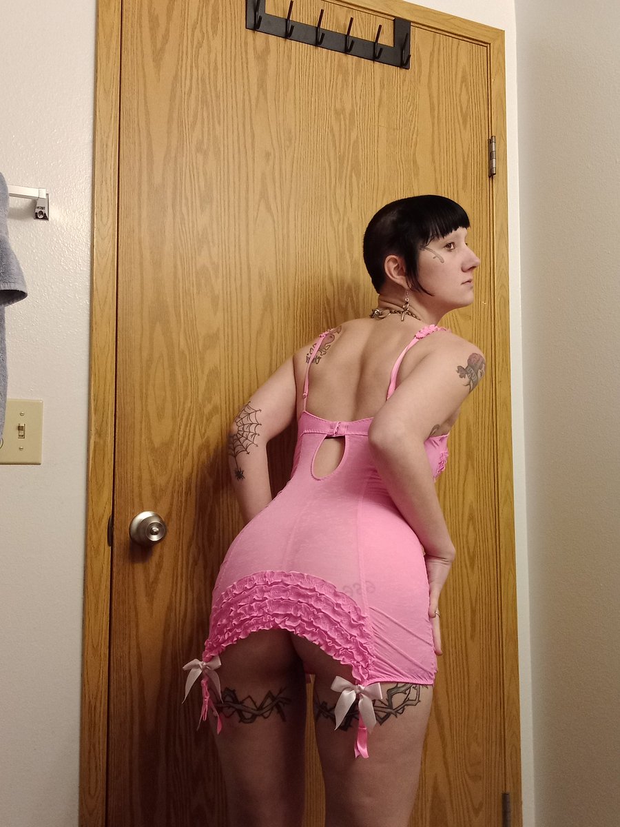 XxxCherri's tweet photo. Pretty in pink 💞 Dm me to have some hot fun 😘💋
#customcontent #assworship #assplay #femdom #cumslut https://t.co/UPf9232yWI