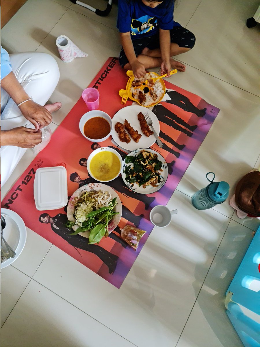 มึงมาดูแม่กูทำ ฮืออออออ อยากกรี๊ดเลย

แม่บอกเห็นมีเยอะเลนเอามาปู