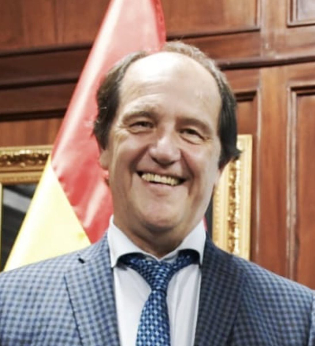 HoydiaB's tweet photo. 🛑🛑 EMBAJADOR METICHE 🛑🛑
Hiciste una cronemboleada mayúscula y Bolivia🇧🇴ya no te quiere en su territorio.
Con el narcogobierno que tenemos, es muy difícil que te expulsen.
Envío tu foto, para que donde te vean, te den un cariñito lleno de saliva
@Arielbasteiro https://t.co/be0oU3wh5s