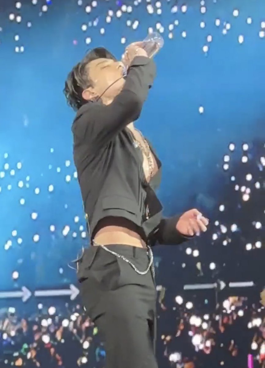 anabelarmy's tweet photo. Semejante cuerpazo que se carga!!!
Si quería impresionarnos, lo LOGRÓ!!!
@BTS_twt
#PTD_ON_STAGE_LA
#FirstConcertBTS_LA
#BTSSoFiStadium
#JUNGKOOK https://t.co/uIQbt9sYjy