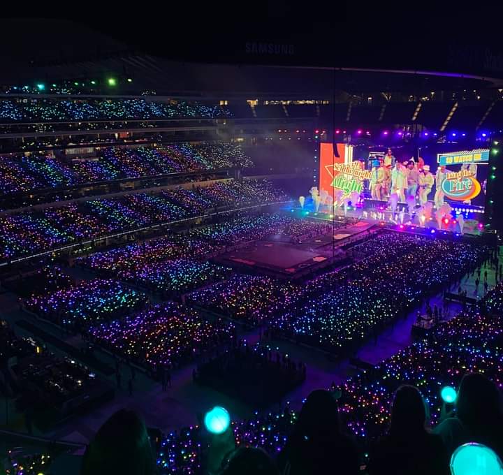 vniegguk's tweet photo. this is the first ever dynamite live performance 🥺 ITS SO BEAUTIFUL
#PTD_ON_STAGE_LA https://t.co/1j9NPQ06jP