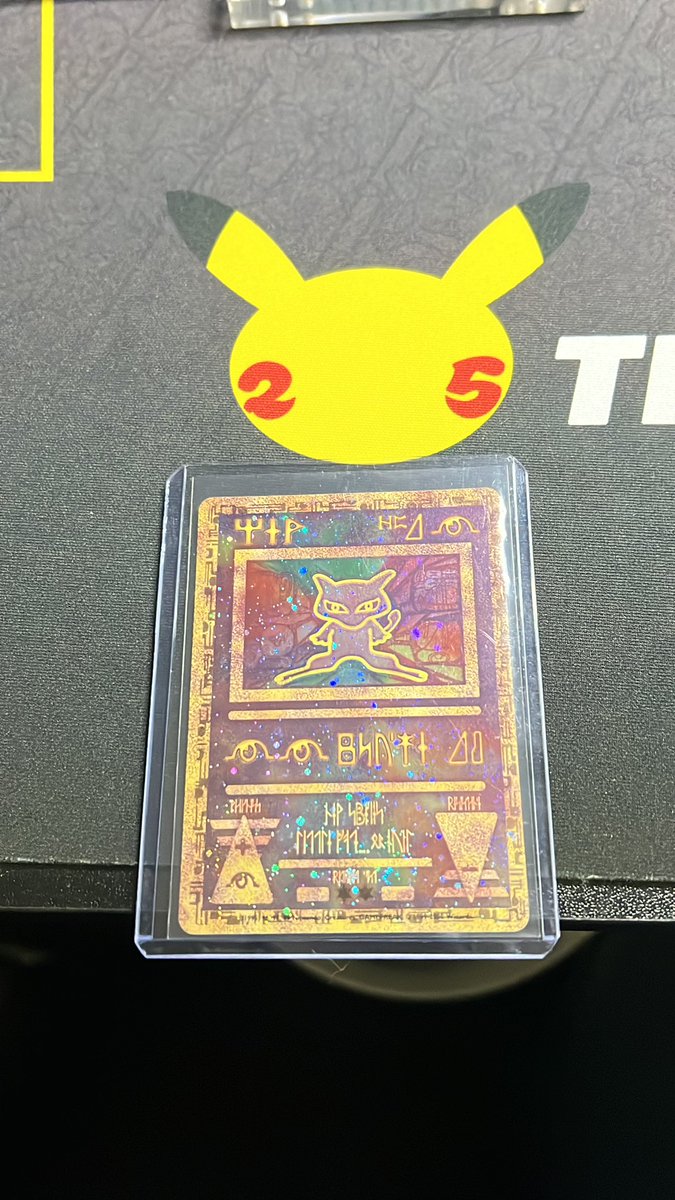New giveaway alert! Ancient Mew!!

To enter:

✅follow
✅like+RT

That’s it!! Follow me on twitch for more live giveaways!
Twitch.tv/bohomee
Winner will be rolled 12/3