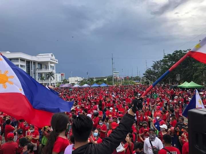 plpns_bangon's tweet photo. Isa itong makasaysayang araw para sa mga kababayan natin sa Bulacan. Libo libo Ang sumama at sumuporta sa BBM -SARA Uniteam Caravan na ginawa Ngayong araw ng lingo! ✌️❤️🇵🇭

Via Matang Agila https://t.co/x5gw6NHZFV