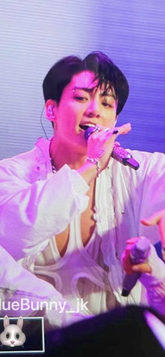 Missr0r0o1's tweet photo. 진짜 넘 멋있다 😭 #BTSCONCERT https://t.co/gxQOyWZCQP