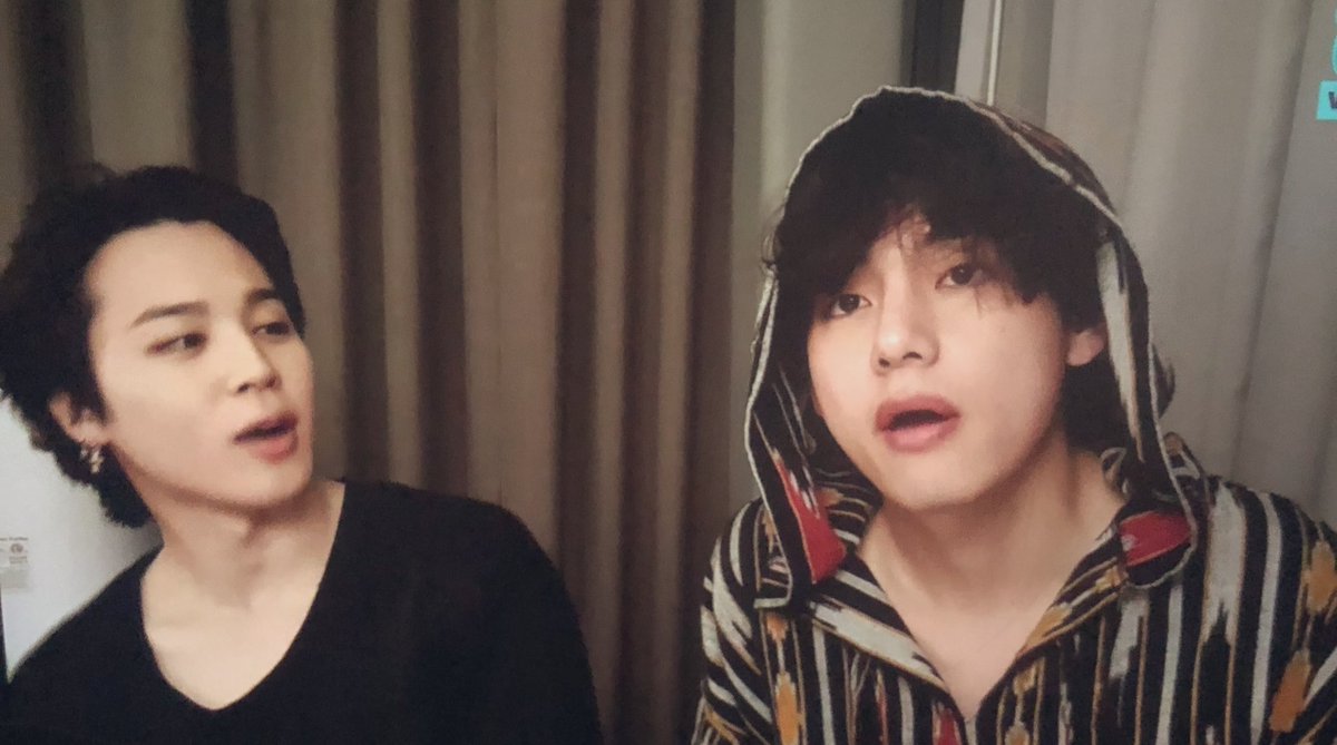 AnenArmy's tweet photo. WEE SOULMATES💖💖😩😩😩✨✨#BTSARMY #BTSSoFiStadium https://t.co/XReHOFszcL