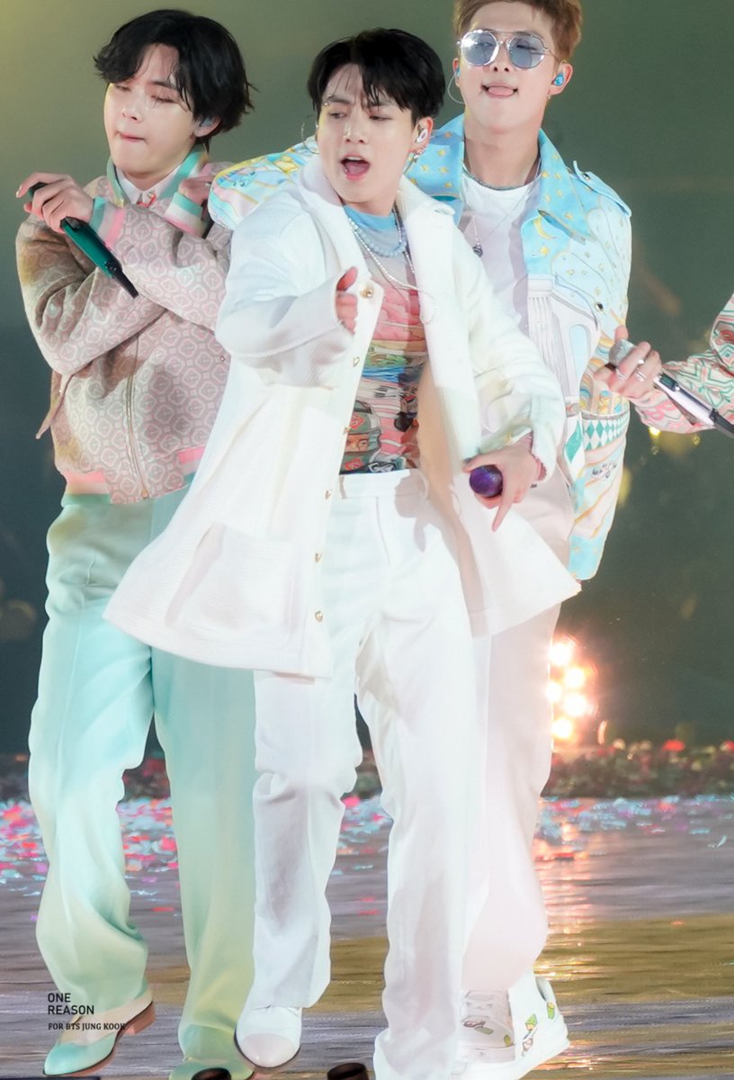 ONE_REASON_JK's tweet photo. 211127 PTD LA

오랜만에 무대위 정국이 봐서 행복했어💜😭

#JUNGKOOK #JK #정국 #BTS  #방탄소년단   @BTS_twt https://t.co/CKaOQHS3Su