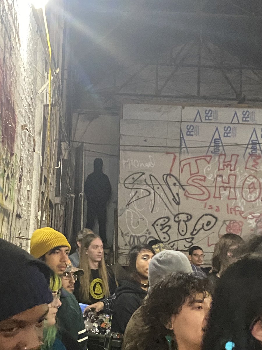 zanexdaniel's tweet photo. Mystery rocker at the gig tonight https://t.co/KKVXb0Jalj