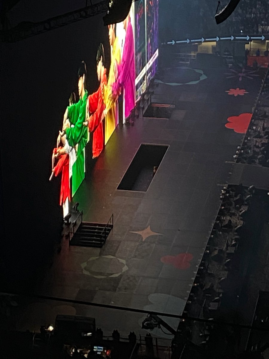 taejoonhr's tweet image. jungkook watching the boys on the big screen