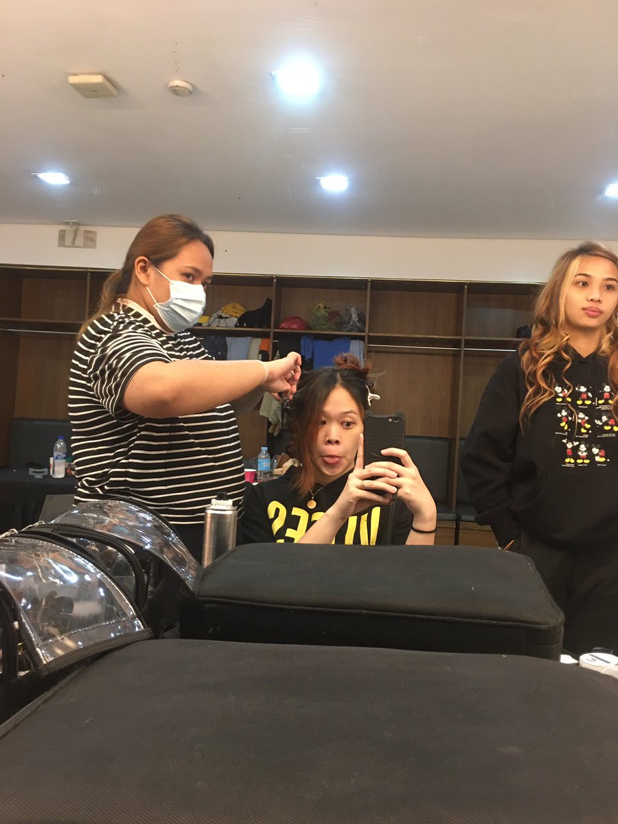 patjonesgarr_'s tweet photo. Day 1 backstage pics with my main girlies 👯‍♀️👯‍♀️ @kaycarellano @itsairacasim @shainamarshh &amp; @imszmc !!! 🙈

#SB19OZAnnivConcert #SB19Anniv3rsary #SB19AtAraneta #SB19 https://t.co/3VYrJiEusA