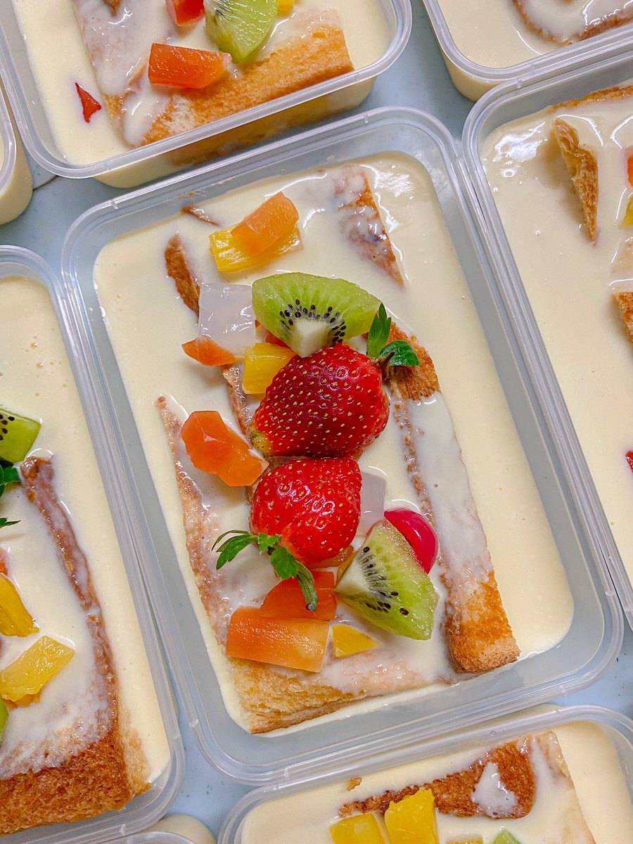 PastryLabMy's tweet image. 3 kelainan bread butter pudding @pastrylab.my; 

1- kuoh kustard dio banjir sedap doo’h! 
2- Tok manis sangat, makan time baru buat tubik peti gak memea nyakut do’oh!
3- Roti dio sendiri tu pung memea laing sero 2 puding dalam 1, haaa gano tu! 

Tok cayo? Mari traa sekali! 🤤