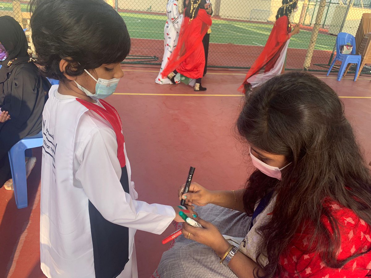 VallarieAjish's tweet photo. Wishing everyone a glorious #UAENationalDay50 from #Kg2EBuddingBuilders @NMSKindergarten @MichelleVerghe1 @Susanna_Porob https://t.co/7yr5Ojxbfk