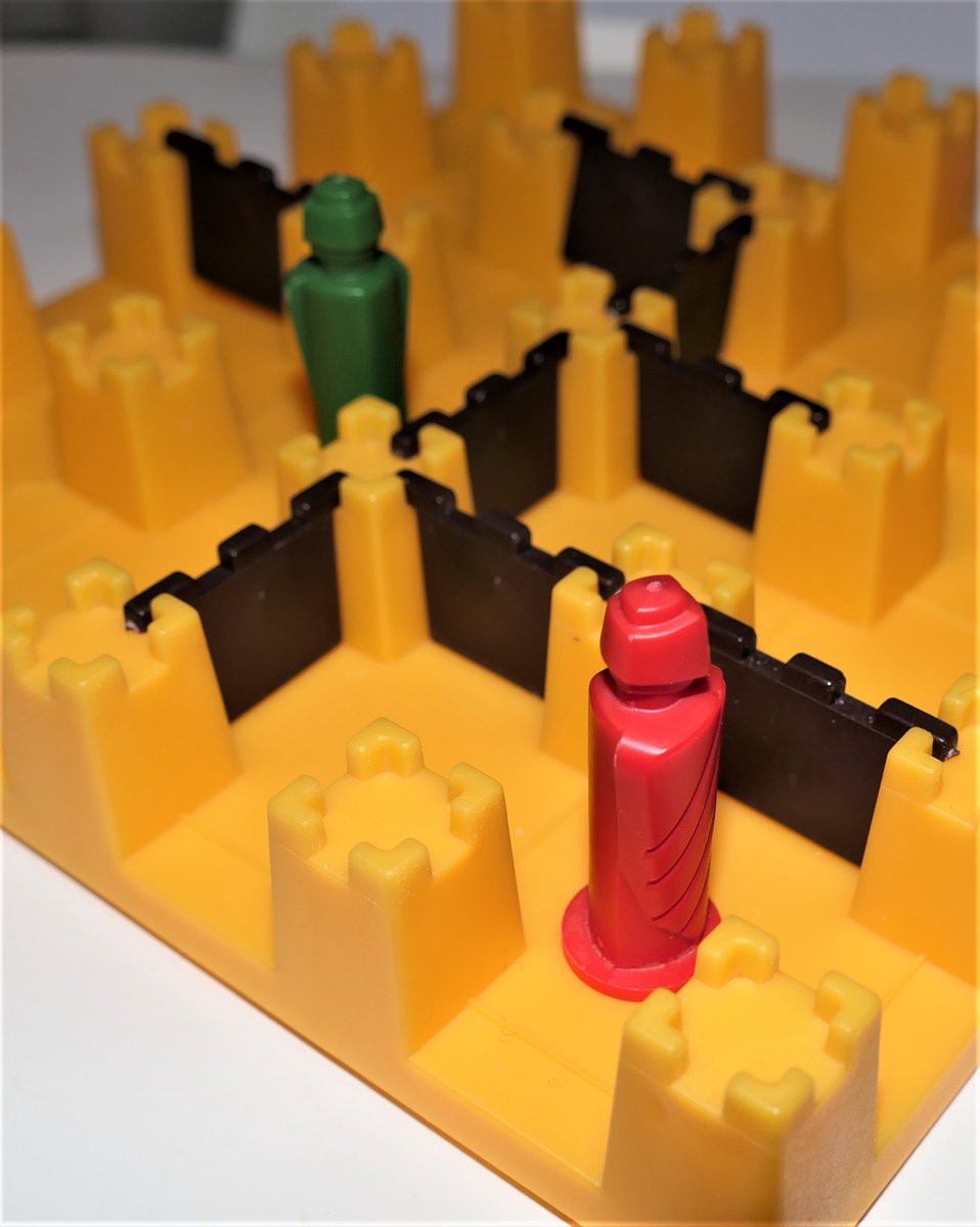 SAMMELSURIUM
ALCAZAR, Martin Davison, Ravensburger Traveller 1978
Ein für die 70er Jahre attraktiv umgesetztes Spiel, das auf die Dauer aber doch redundant wird. Der Mensa Select Gewinner 1997 QUORIDOR erinnert an ALCAZAR.
mit80.de/index.php?/arc…