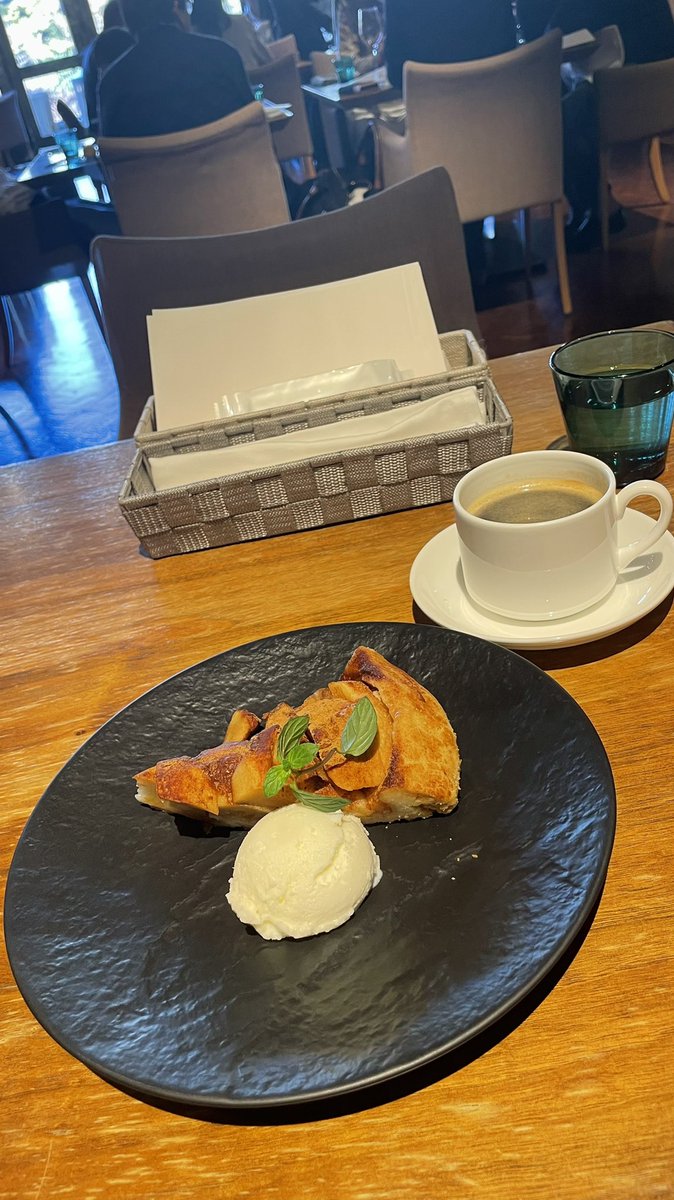 kurakamy's tweet photo. アップルパイ美味しい。 https://t.co/ApXjgJeqBc