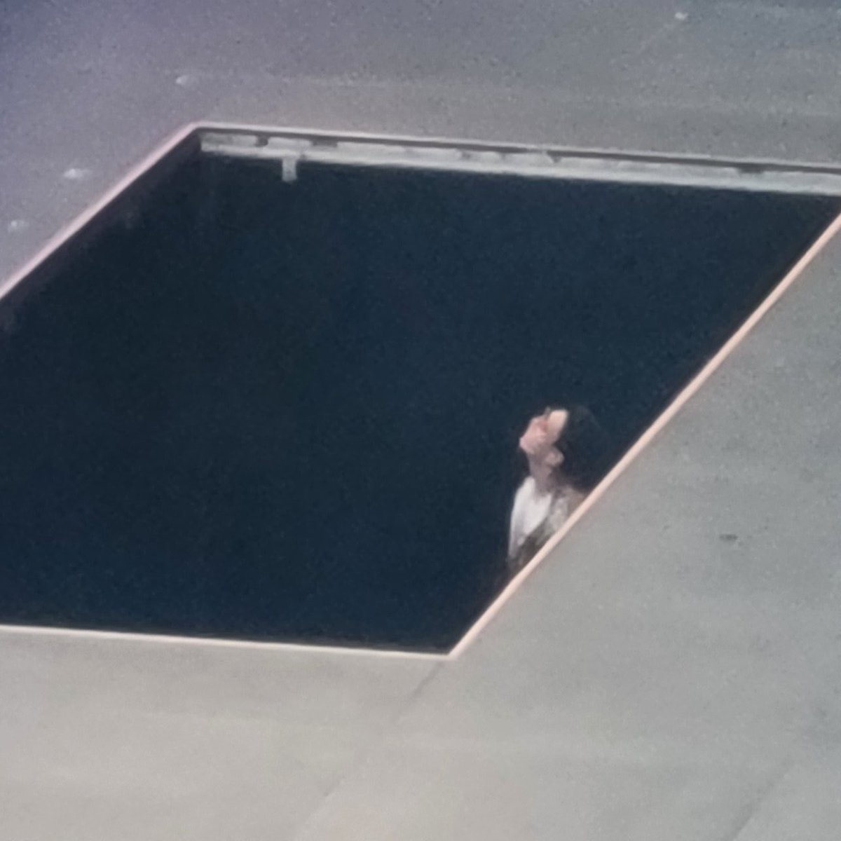 mygior's tweet photo. O JUNGKOOK OLHANDO PARA OS ARMYS, EU VOU CHORAR 
 #BTSinLA #PTD_ON_STAGE_LA #PTD_ON_STAGE https://t.co/thA5LuoDr5