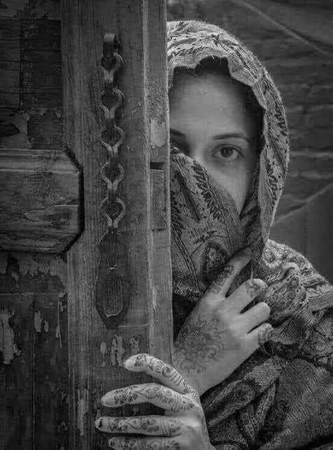 ratherumar_54's tweet photo. اب تو اس راہ سے وہ شخص گزرتا بھی نہیں
اب کس امید پہ دروازے سے جھانکے کوئی
~ پروین شاکر https://t.co/4aEUipWUdl