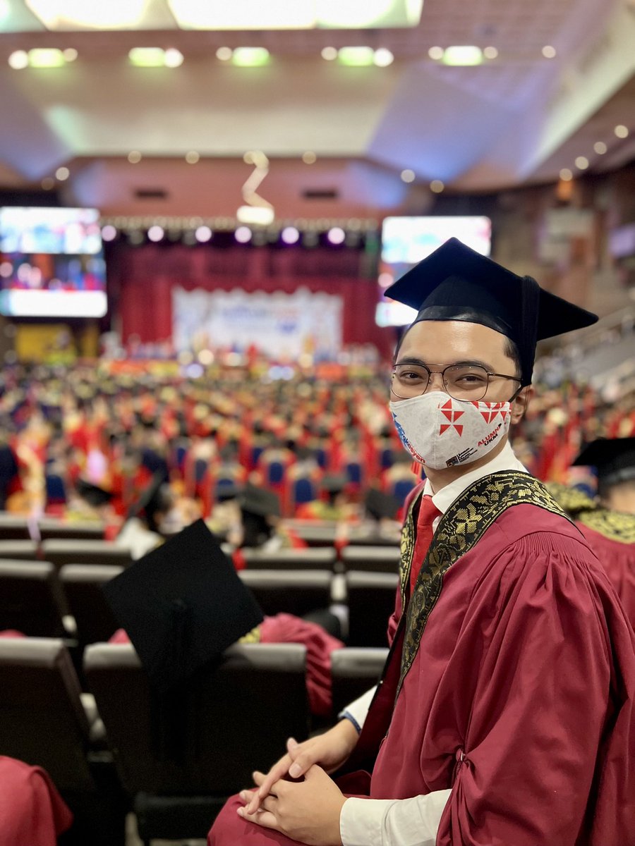 aimdaniel's tweet photo. Happy Graduation! 👨🏻‍🎓 #fper #ukm https://t.co/rp9uaxtxqI