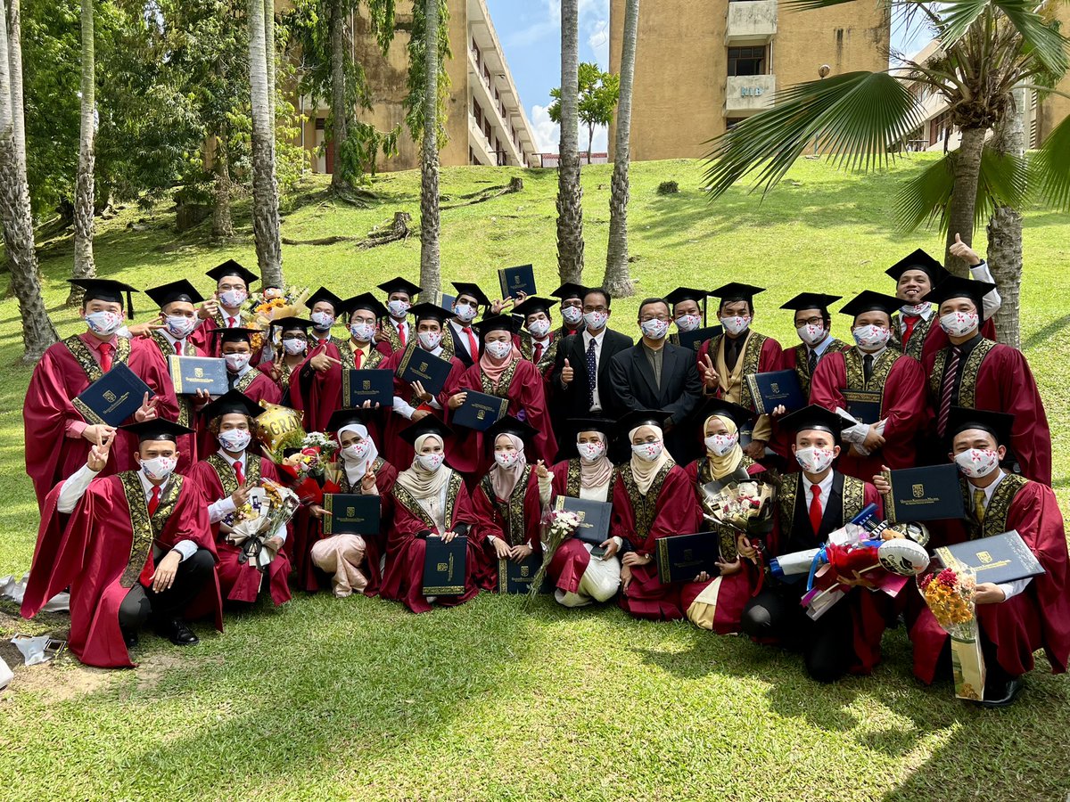 aimdaniel's tweet photo. Happy Graduation! 👨🏻‍🎓 #fper #ukm https://t.co/rp9uaxtxqI