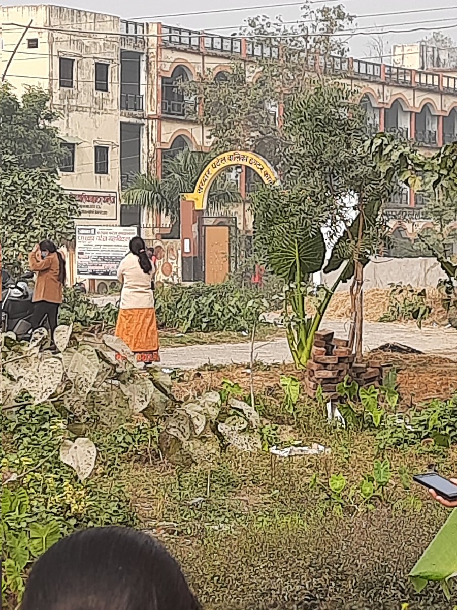 amishradp's tweet photo. क्या बीजेपी राज है एक परीक्षा भी नहीं करा सकती है UPTET photo me dikhaya gya hai ki is school me se बच्चों को बाहर निकल दिया ये बोलकर की पेपर लीक हो गया है. समय और पैसा सरकार फ्री समझती है क्या @ArvindKejriwal @myogiadityanath @RahulGandhi https://t.co/czydOgV80b