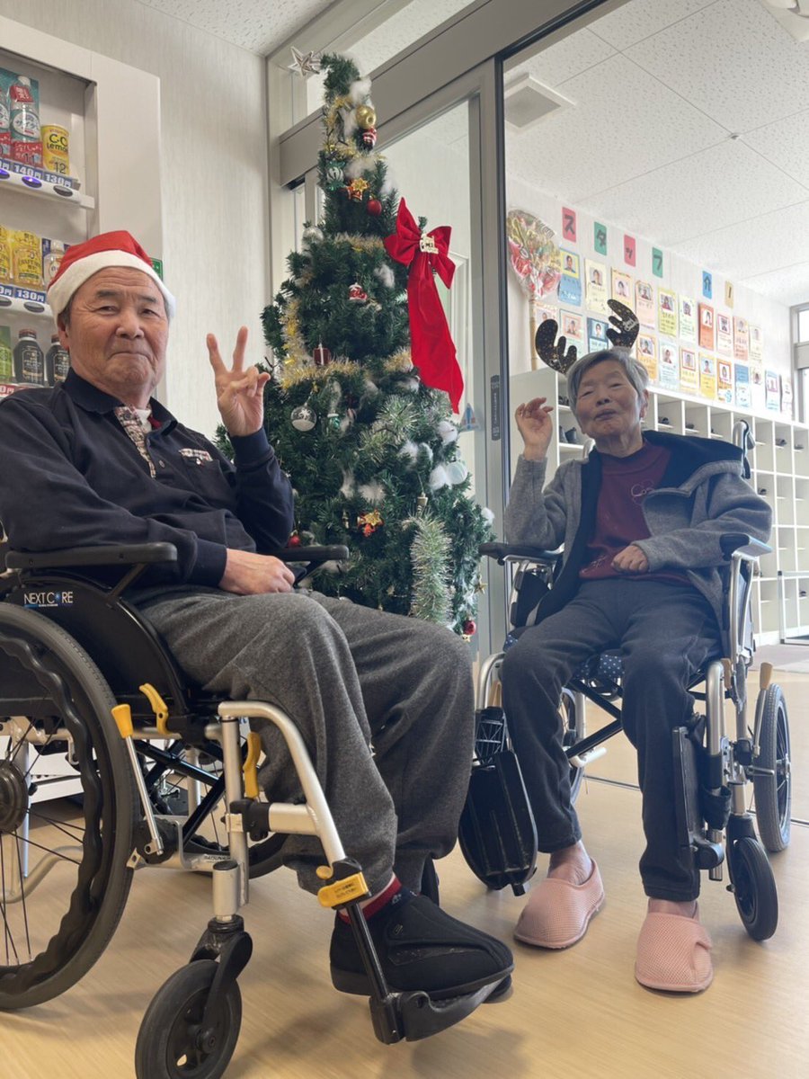 mirainosato's tweet photo. みらいの里では早くもツリーが出現！

慌てん坊のサンタクロースを秒で追い抜く早さでクリスマスシーズンが到来ミラ（自慢）

#みらいの里
#まだ11月だけど
#メリークリスマス https://t.co/r1JivIRXQh