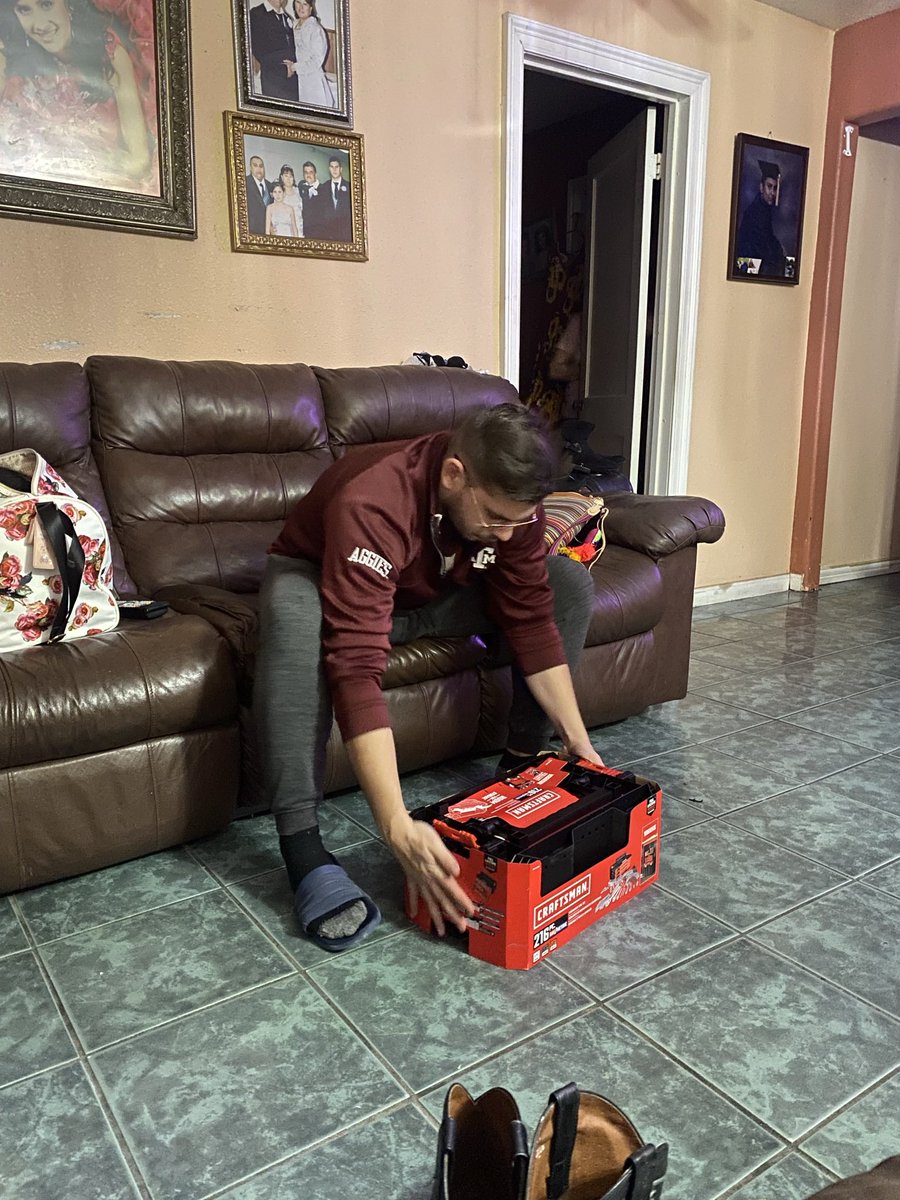 That moment when your dad ruins one of the gifts I got for Luis 🙄🙄