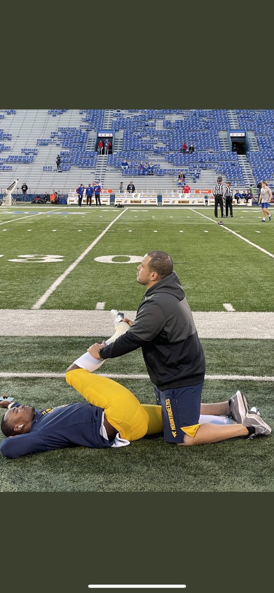 pocketsempty_4's tweet photo. Thanks 4 Everything ⁦@CoachMitch_⁩ 💛💙 https://t.co/mcY1gkm0de