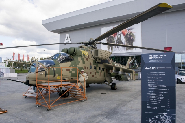 DefenseMirror's tweet photo. #Ka52 #EDEX #Russia #Egypt #MiddleEast #Mi35P:: Following KA-52 Success, Russia Pitches More Helicopter Models to Egypt: EDEX 2021 https://t.co/Qae2at2way https://t.co/XIysPB9GCp