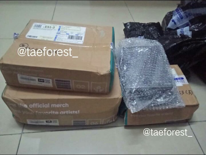 taeforest_'s tweet photo. Update for seventeen album carat ver finally has been arrived at me just now. So I want to start packing now. Sorry for any delay. Thank you for your patience. 😘💕 #taeforest_update https://t.co/TiJzXo51AP