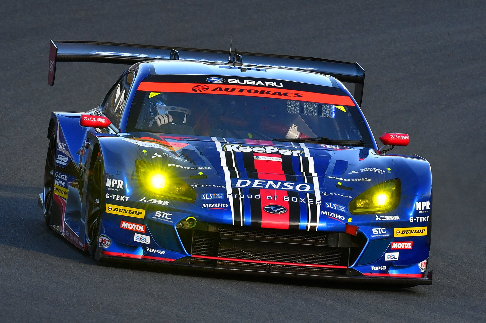 公式 Super Gt シリーズチャンピオン Gt300 No 61 Subaru Brz R D Sport 井口卓人 山内英輝 Subaru 初のチャンピオン獲得 Gt500 No 36 Au Tom S Gr Supra 関口雄飛 坪井翔 今シーズン初優勝 タイトル獲得 Supergt